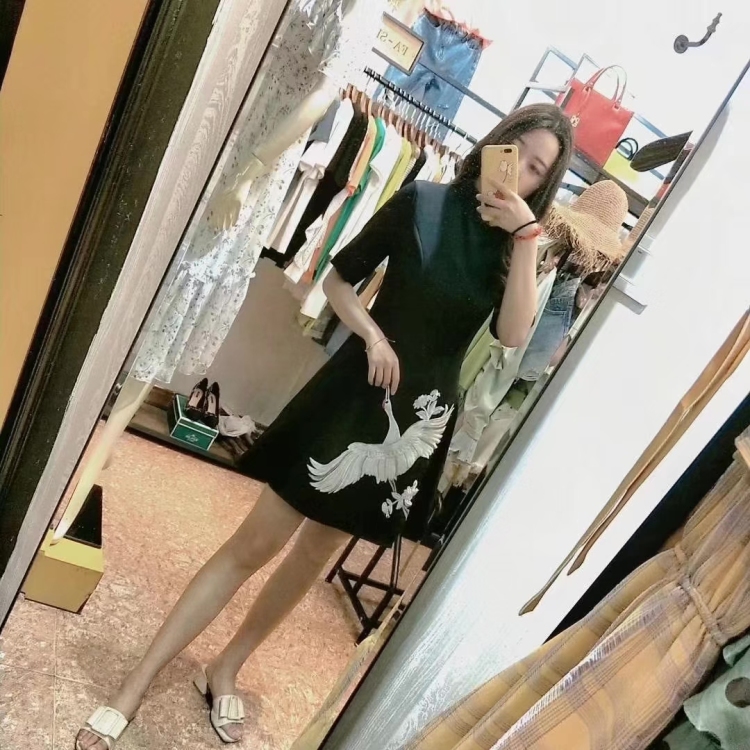 灿灿｜-贵州省·六盘水市·钟山区--买家秀， 直播带货 ，短视频推广 ，好物种草，平时就爱买买买，也喜欢穿搭和美妆，还有各种收纳，零食！