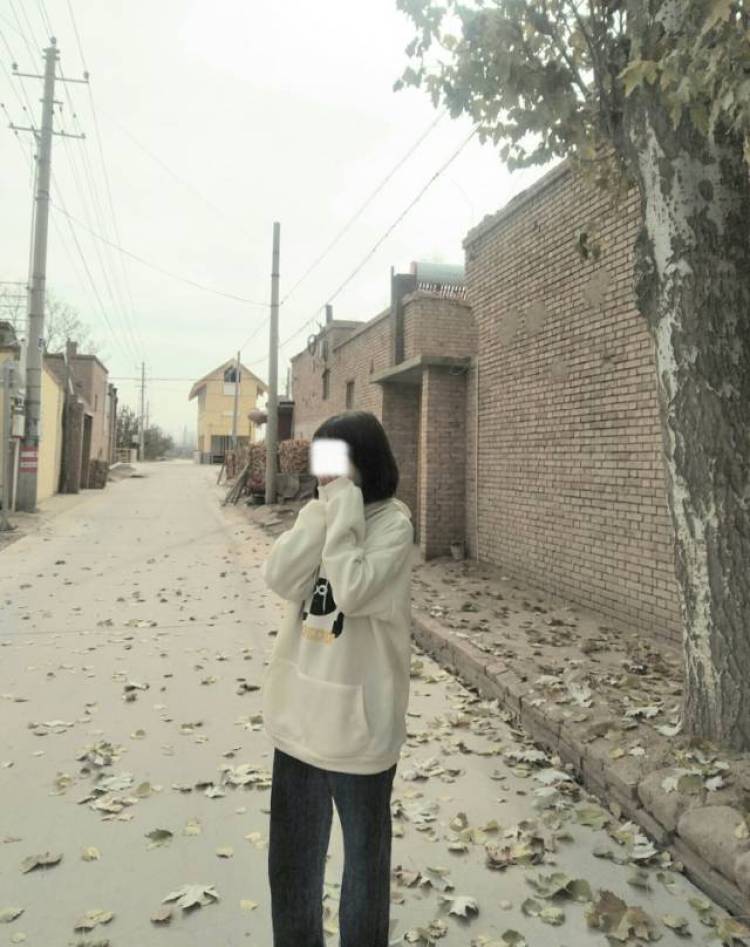 XIA 子妹 ·-宁夏回族自治区·中卫市·海原县-快手  抖音-15岁   体重110  身高160  平常喜欢拍拍照片 如果接单成功的话  会好好的干  拍照拍到商家满意为止