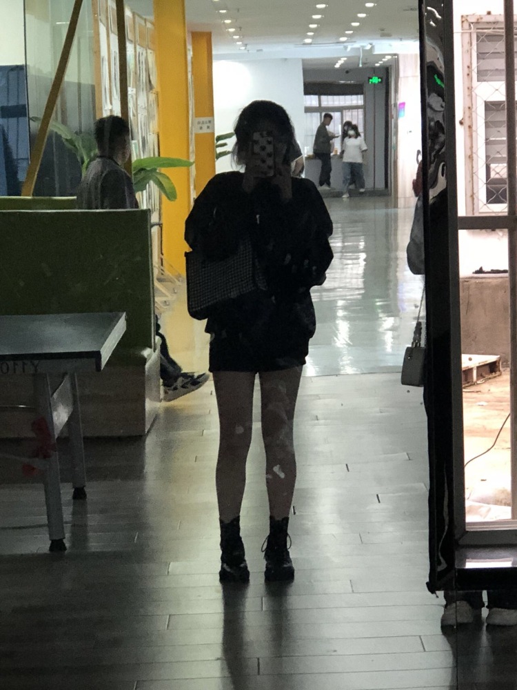 曼曼呐~-河南省·濮阳市·华龙区-抖音 某红薯-本人学生 身高164 体重104斤 身材微胖 长相良好
希望接一些衣服寄拍、晒单、好物分享等等 平常的爱好是拍照,跳舞,音乐。有模特经验 希望大家多多与我联系~