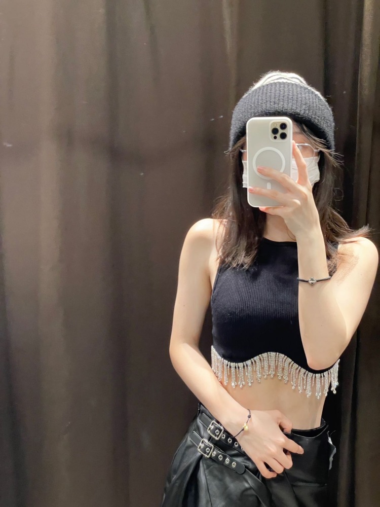 陈小姐.-上海市·上海市·奉贤区-抖音，微博，某红薯-无任何接单范围，会P图，接受推广，好物分享，寄拍，约拍，签约等。年龄18，身高157，体重79，