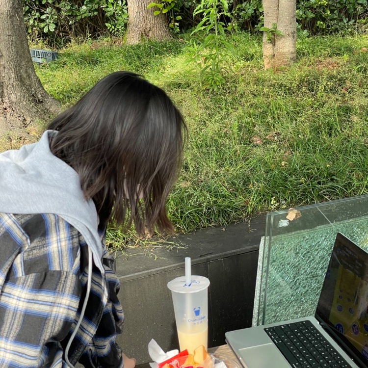 陈小姐.-上海市·上海市·奉贤区-抖音，微博，某红薯-无任何接单范围，会P图，接受推广，好物分享，寄拍，约拍，签约等。年龄18，身高157，体重79，