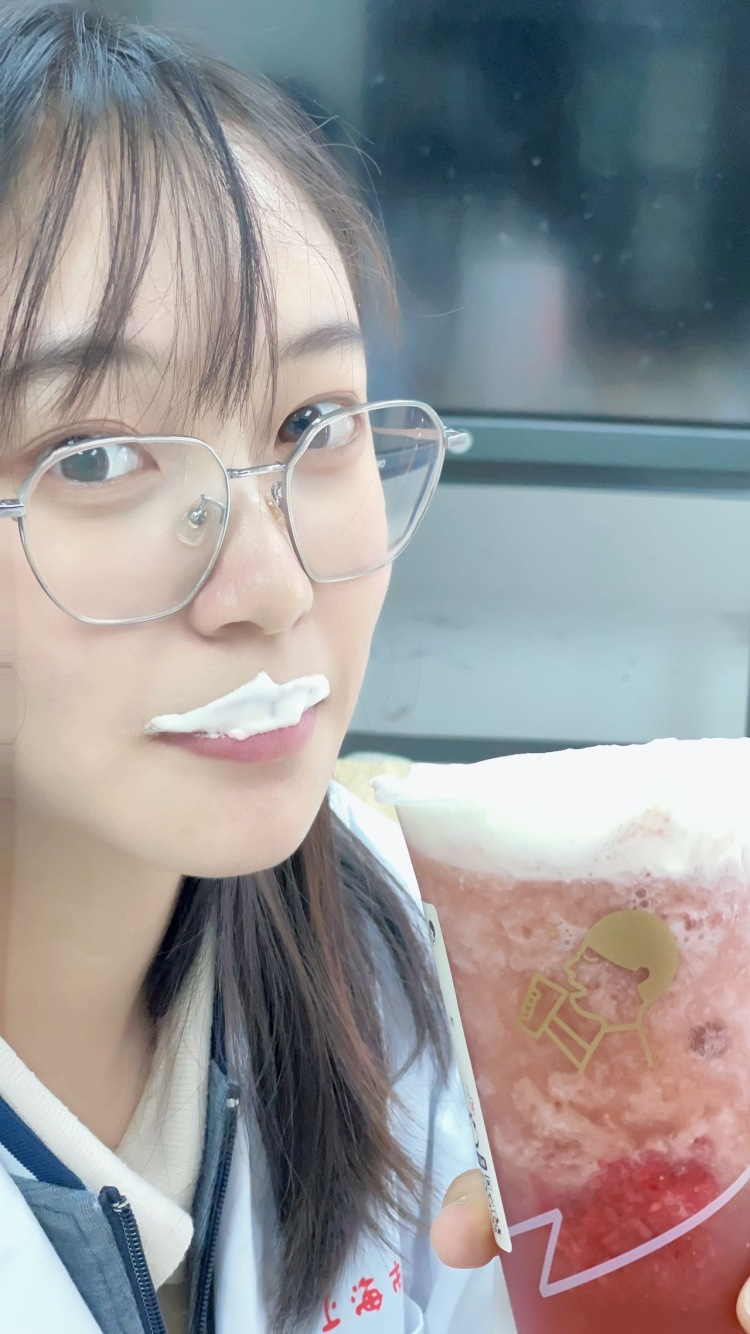 陈小姐.-上海市·上海市·奉贤区-抖音，微博，某红薯-无任何接单范围，会P图，接受推广，好物分享，寄拍，约拍，签约等。年龄18，身高157，体重79，