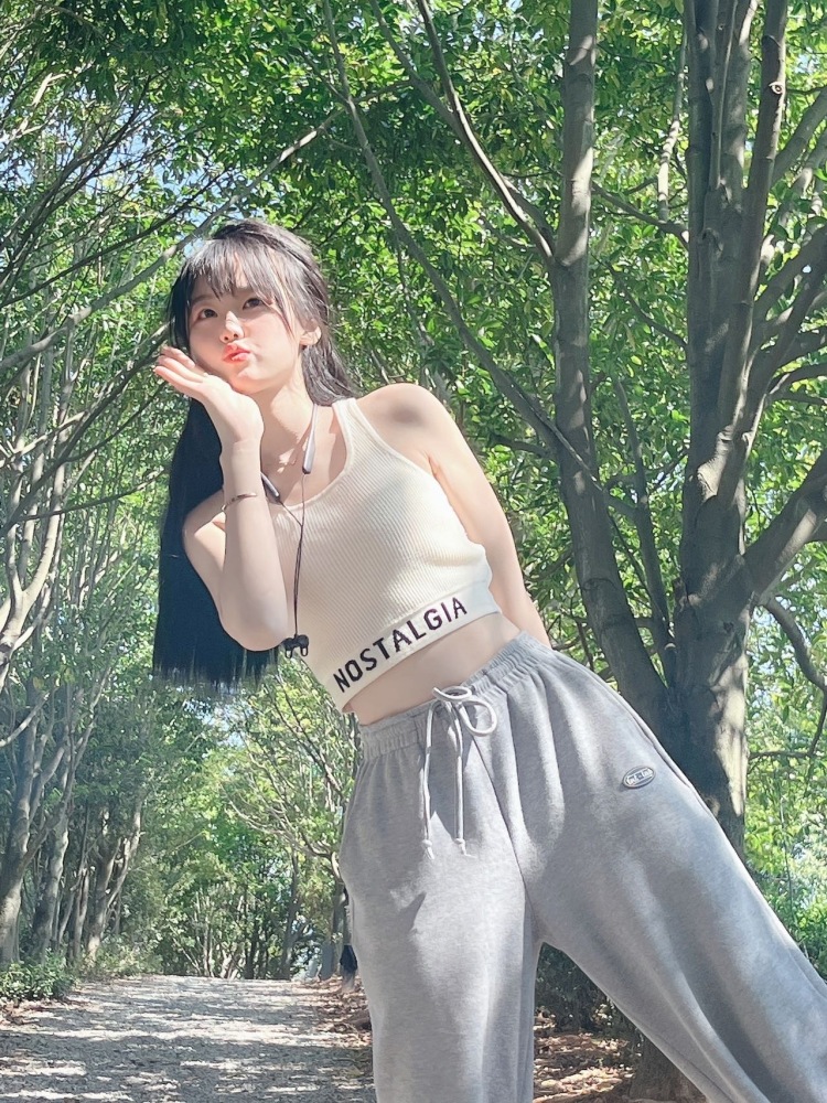 小十一-江西省·新余市·渝水区-抖音-喜欢拍照有自己的审美,会ps也会写脚本、收到货后能按时出图/视频,效率快细心,能按要求完成每单任务,时间充裕,也希望能够遇到长期合作的商家