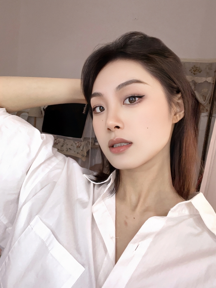牛牛-重庆市·重庆市·铜梁区-抖音/微博-接服饰类买家秀 风格不限/可甜可御
化妆品开箱测评也可 风格多样