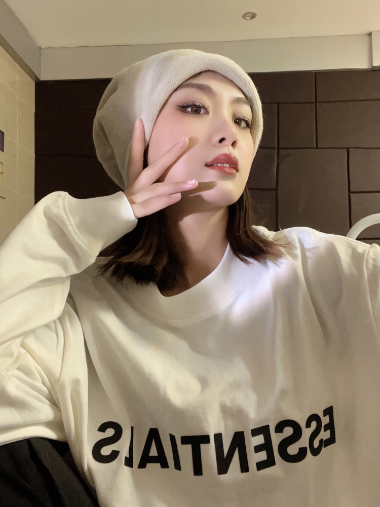 牛牛-重庆市·重庆市·铜梁区-抖音/微博-接服饰类买家秀 风格不限/可甜可御
化妆品开箱测评也可 风格多样