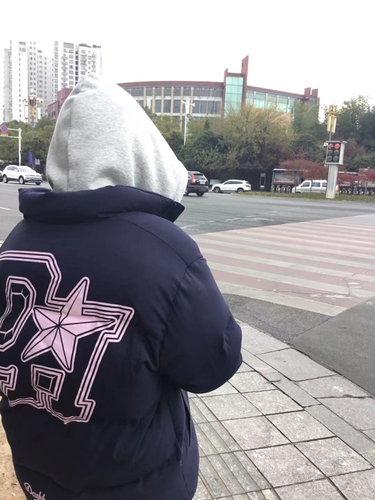 Emm_yy^🔗-湖南省·株洲市·天元区--接单，接潮服潮鞋
会对镜拍，会自拍，会街拍
本人很潮，不用担心成片质量