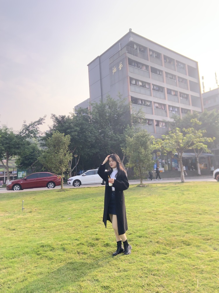 懒得跟你曾女士-广西壮族自治区·桂林市·永福县-抖音/快手/微博/某红薯-本人艺术生审美在线,身高165,体重94斤,各种风格的都可以尝试,衣服,裙子,包包,首饰,鞋子,买家秀都🉑 ,会拍照📷会p图,期待合作!