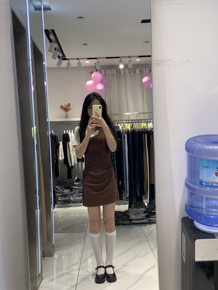 懒得跟你曾女士-广西壮族自治区·桂林市·永福县-抖音/快手/微博/某红薯-本人艺术生审美在线,身高165,体重94斤,各种风格的都可以尝试,衣服,裙子,包包,首饰,鞋子,买家秀都🉑 ,会拍照📷会p图,期待合作!