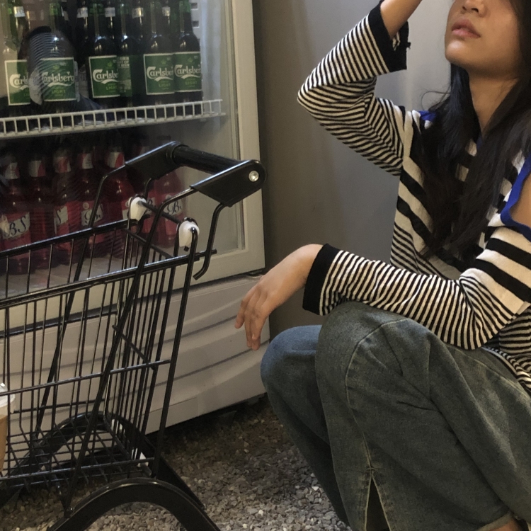 苑-广西壮族自治区·贺州市·八步区-某红薯 快手 微博-穿搭寄拍
喜欢穿韩系衣服了
什么风格都能驾驭
性格活泼价格可以商量
表现力不错
特别上镜