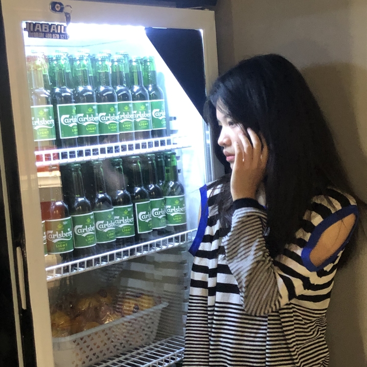 苑-广西壮族自治区·贺州市·八步区-某红薯 快手 微博-穿搭寄拍
喜欢穿韩系衣服了
什么风格都能驾驭
性格活泼价格可以商量
表现力不错
特别上镜