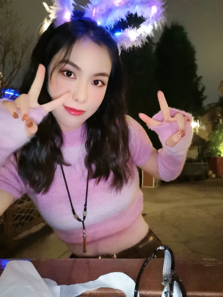 玉腊^-云南省·昆明市·呈贡区-快手-本人21岁,女,身体健康,工作稳定。爱好编程。一名码农。也喜欢拍照,旅游。