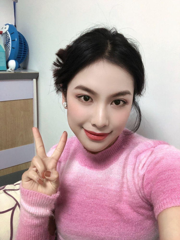 玉腊^-云南省·昆明市·呈贡区-快手-本人21岁,女,身体健康,工作稳定。爱好编程。一名码农。也喜欢拍照,旅游。