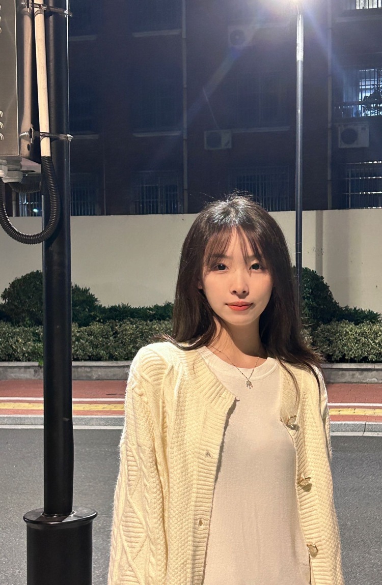 喜之郎cc果冻🍊-浙江省·湖州市·吴兴区-抖音,某红薯-学前教育专业在读,会钢琴会画画会舞蹈(古典舞,民族舞,爵士舞)身高172cm体重48kg,常用抖音app粉丝一万四,会拍照会视频,会p图,有相机会用电脑p图软件,有自拍架。平时就喜欢拍照📷