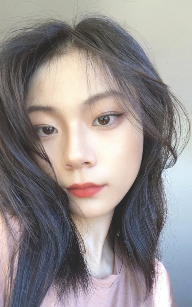 넌 바보야-湖南省·长沙市·望城区-抖音-本人18岁，身高160，体重88目前在湖南长沙喜欢买衣服，喜欢化妆，自己对化妆方面有一定的研究。可接寄拍淘宝拼多多天猫京东的买家秀，卖家秀，也可接受周末外出拍摄，拽姐风学院风都可
艺名：南柚
身份：学