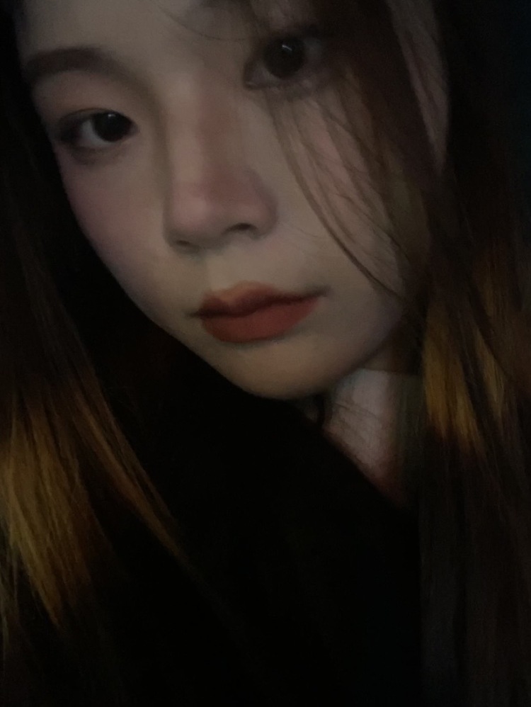 넌 바보야-湖南省·长沙市·望城区-抖音-本人18岁，身高160，体重88目前在湖南长沙喜欢买衣服，喜欢化妆，自己对化妆方面有一定的研究。可接寄拍淘宝拼多多天猫京东的买家秀，卖家秀，也可接受周末外出拍摄，拽姐风学院风都可
艺名：南柚
身份：学
