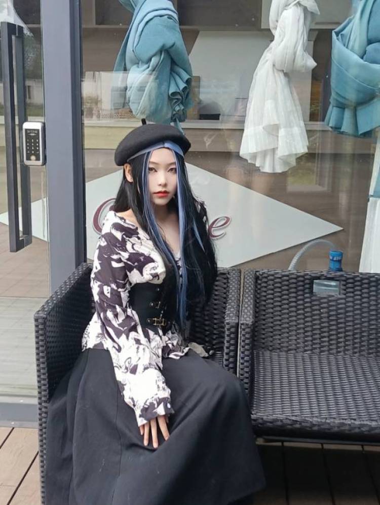 不吃棒棒糖嗷崽崽-四川省·宜宾市·兴文县-抖音 快手-女 165cm 54kg 设计专业的学生 擅长ps出图擅长网红风格化妆技术 本人有良好的相貌和高质的品味 曾担任学校社团汇演的化妆师和造型师