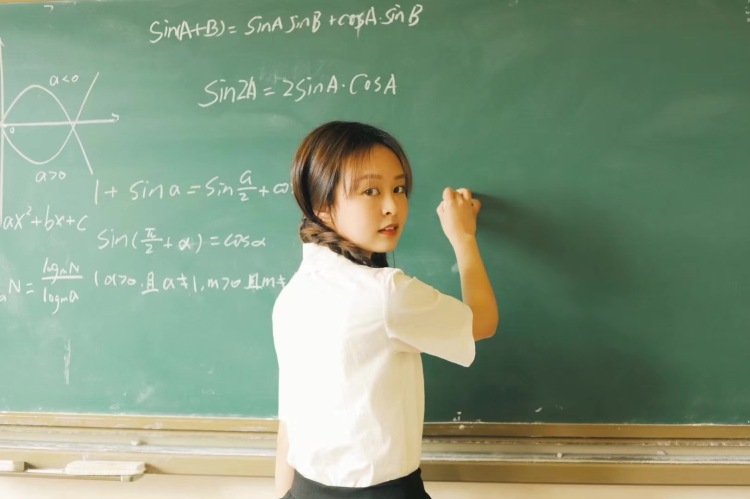 夏夏🍊-四川省·雅安市·雨城区-快手、某红薯、抖音-特长:跳舞、拍照,平时主要拍照一些校园风格。希望能更多的接到一些穿搭拍摄,同时本人也在做一些线上营销推广。