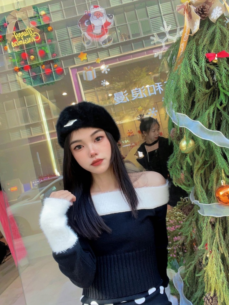 梨梨-广东省·肇庆市·端州区-抖音 微博 ***-买家秀 开箱种草 帽子 饰品 甜辣风衣服 美瞳等等 出图快 性格比较好易商量