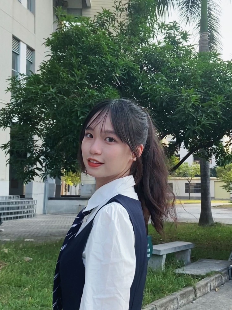 Roxy-广东省·广州市·越秀区--本人性格开朗,身高161体重45kg,热爱摄影、唱歌,接寄拍