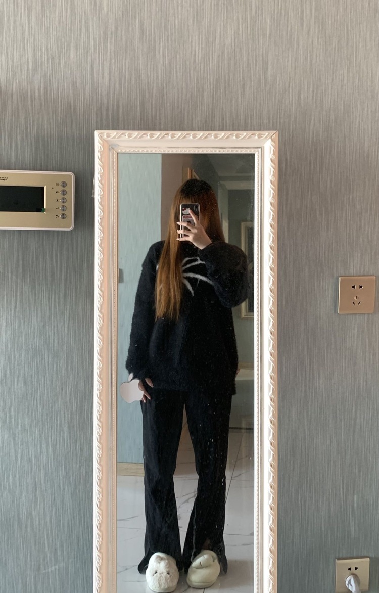 夢里見-江西省·九江市·瑞昌市--身高163体重108，会拍照修图，衣服穿搭分享，口红试色等等需要合作都可以联系我～