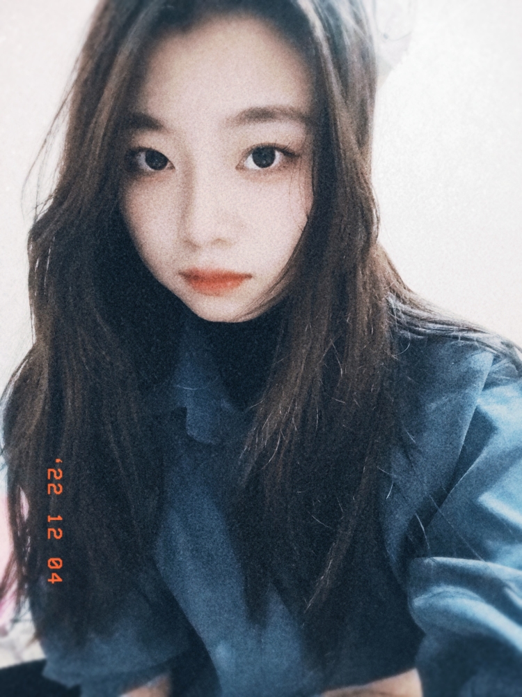 栀渃-新疆维吾尔自治区·乌鲁木齐市·头屯河区-抖音-衣服化妆品都可以，暴露的衣服不接，费用可以商量，希望有商家找我拍~