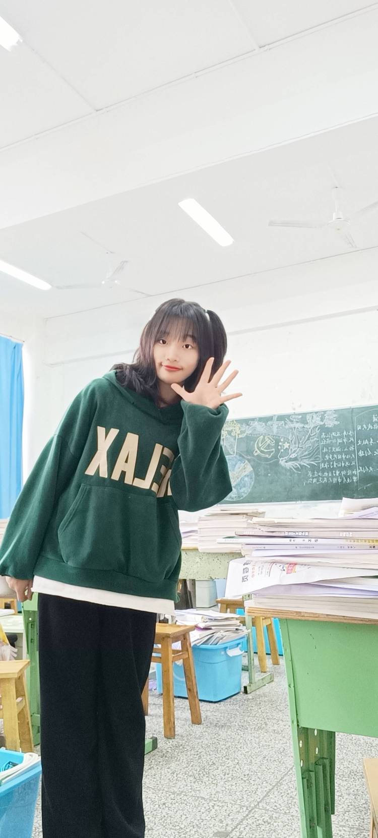 段嘉許-四川省·乐山市·夹江县-快手-我是一名学生，周末都有空，学过舞蹈，体育，性格开朗乐观，简单的想接单赚点零花钱，会拍照修图（风格可多样尝试）
希望寄拍