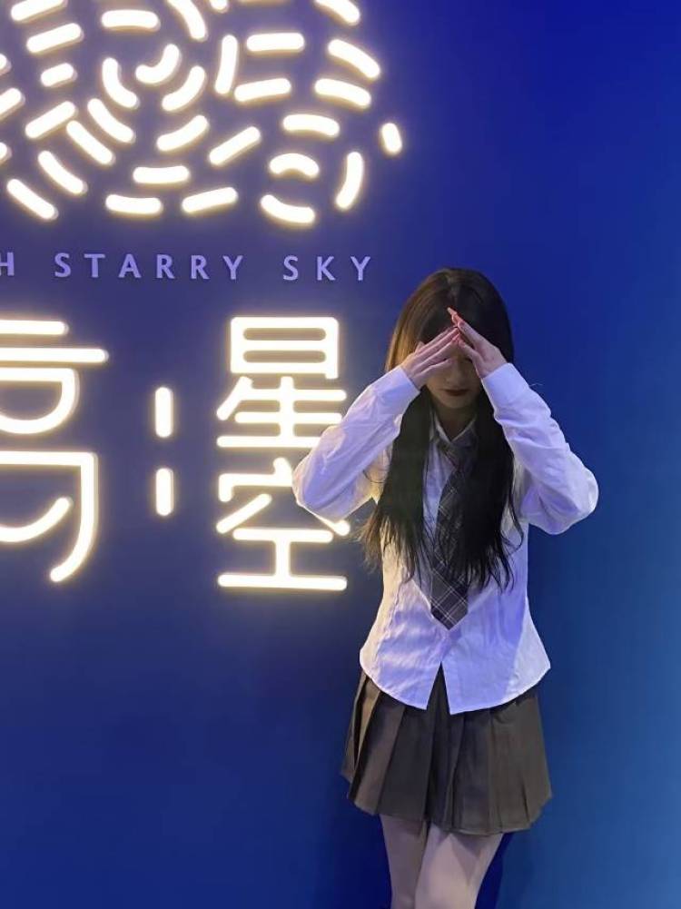 菲菲🦋-贵州省·铜仁市·思南县-快手-本人是在校就读生,喜欢玩快手抖音,快手2千多粉丝,抖音600多粉丝,喜欢拍,照接寄拍。