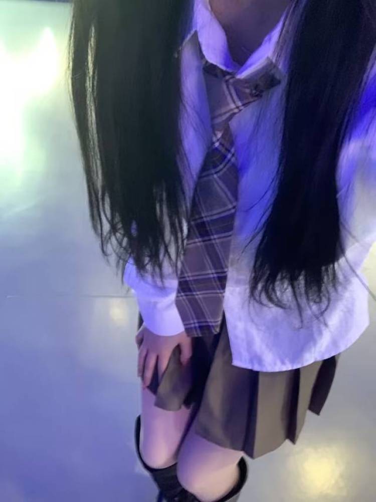 菲菲🦋-贵州省·铜仁市·思南县-快手-本人是在校就读生,喜欢玩快手抖音,快手2千多粉丝,抖音600多粉丝,喜欢拍,照接寄拍。
