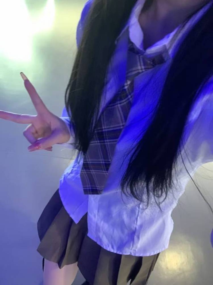 菲菲🦋-贵州省·铜仁市·思南县-快手-本人是在校就读生，喜欢玩快手抖音，快手2千多粉丝，抖音600多粉丝，喜欢拍，照接寄拍。