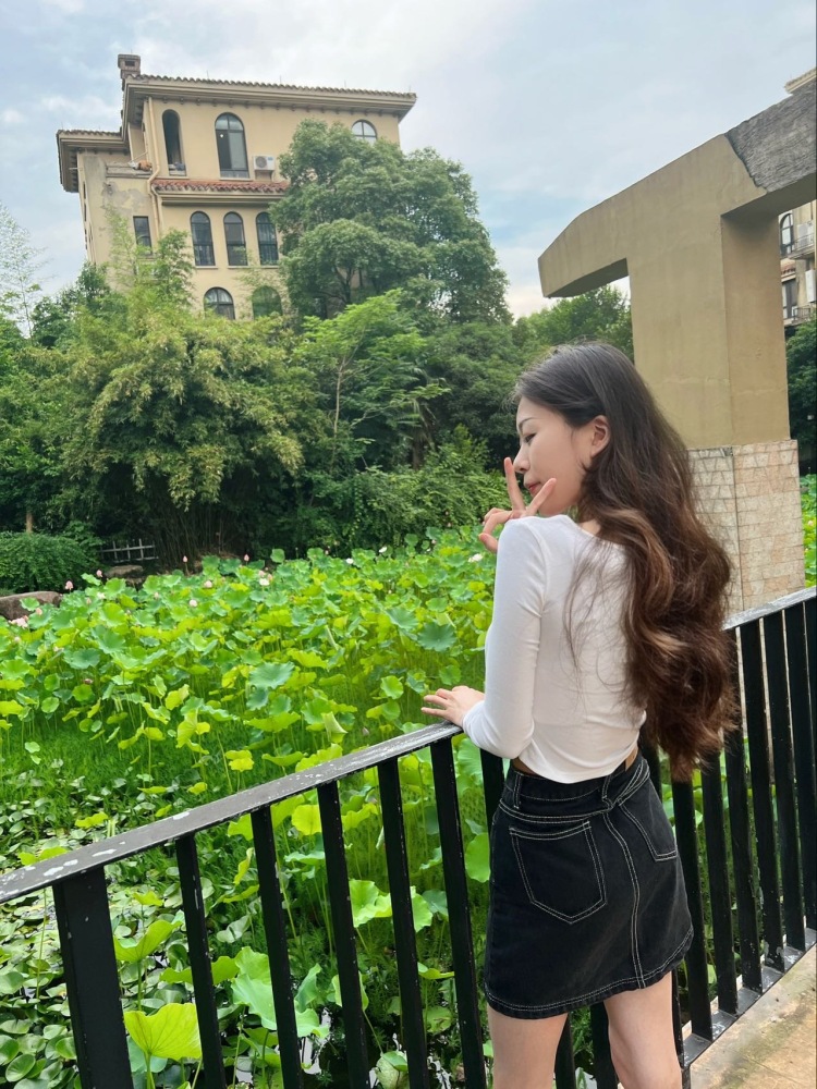 锦鲤-黑龙江省·大庆市·让胡路区--美术 穿搭 抖音 某红薯 微商  想接合作 寄拍类的 衣服类的 首饰美瞳其他配件也可以  探店也ok