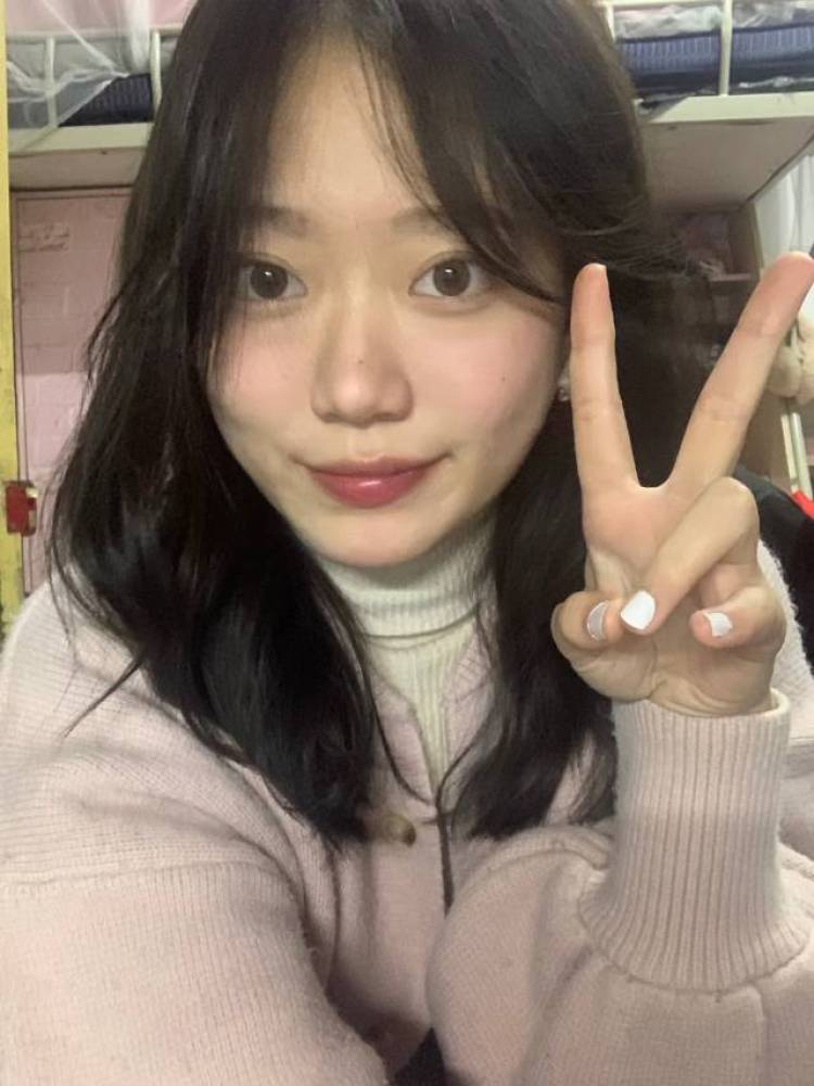 张砚拙-广西壮族自治区·南宁市·青秀区-抖音，微博-特长:语言、美妆、唱歌、拍照，专业音表，接美妆、服装、食品、饰品(可接唇钉)、app游戏测试、商演