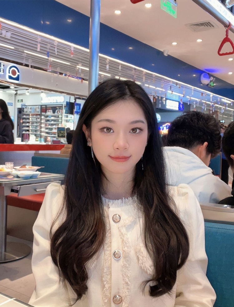 T.-广东省·惠州市·惠城区--接寄拍，现在是一名在校大大学生，身高162cm、体重48公斤、鞋码38码