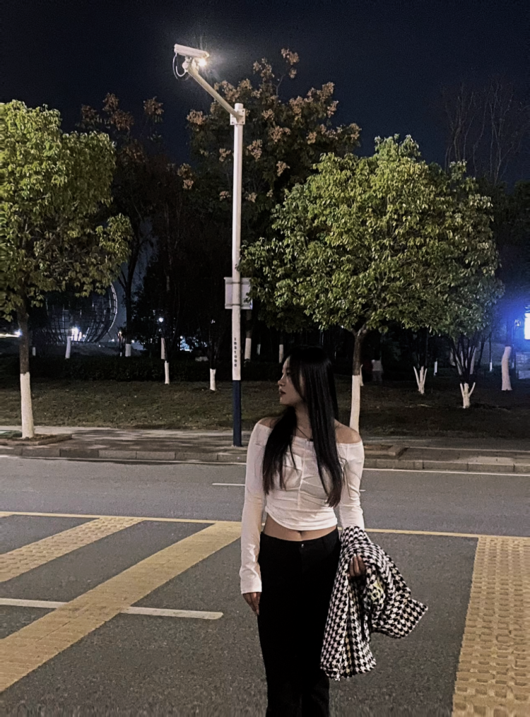 董事轩.-江西省·抚州市·崇仁县--接寄拍 喜欢拍照 身高169 体重95 包你满意
买家秀 短视频带货 短视频vlog 创作免费试用 校园推广这些都可以