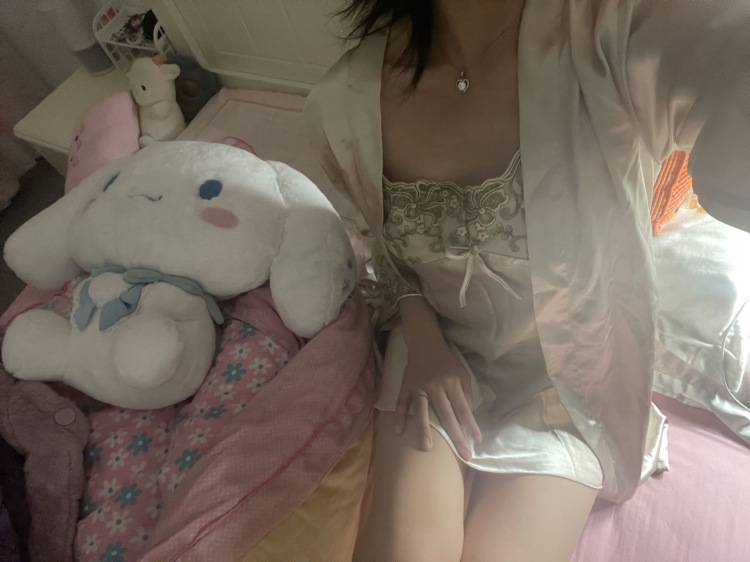 C.-江苏省·无锡市·滨湖区-抖音 快手 某红薯-擅长舞蹈 绘画 手工
身高170
体重110
种草开箱视频 短视频创作 穿搭 测评