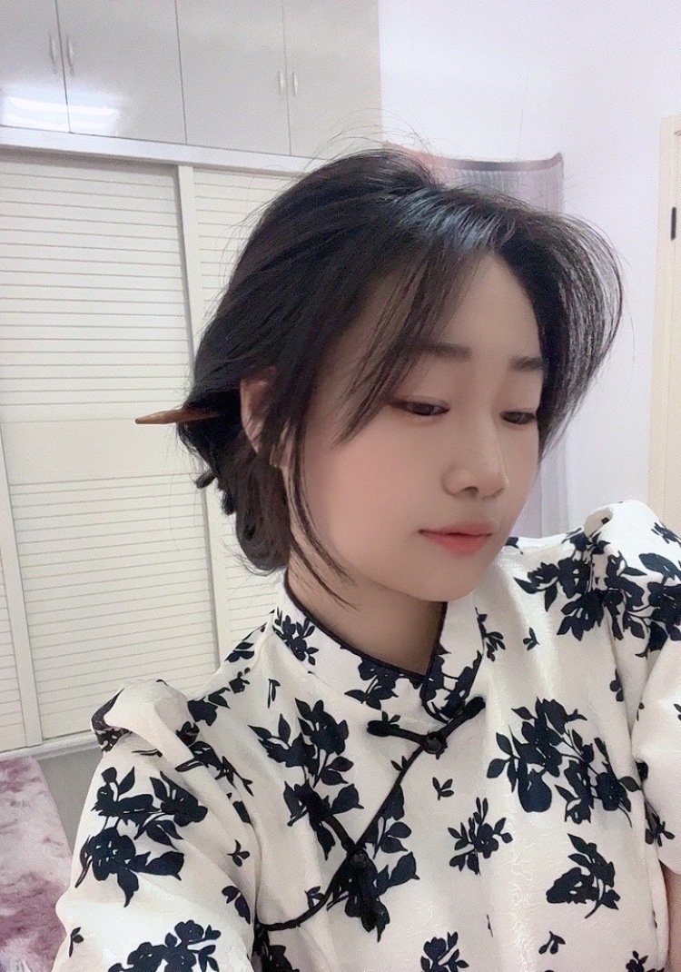 C.-江苏省·无锡市·滨湖区-抖音 快手 某红薯-擅长舞蹈 绘画 手工
身高170
体重110
种草开箱视频 短视频创作 穿搭 测评
