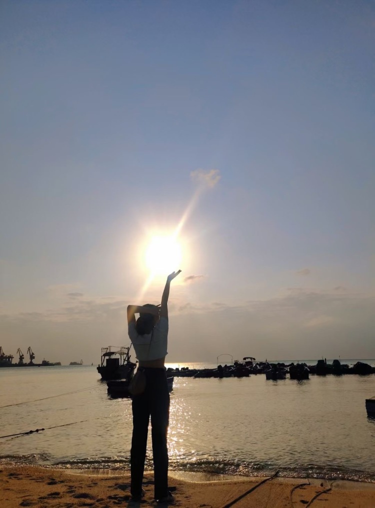 Rynn-湖南省·永州市·江华瑶族自治县-抖音，某红薯-我是美术生，会摄影、修图、会PS，喜欢唱歌跳舞，会爵士、韩舞、中国风舞蹈