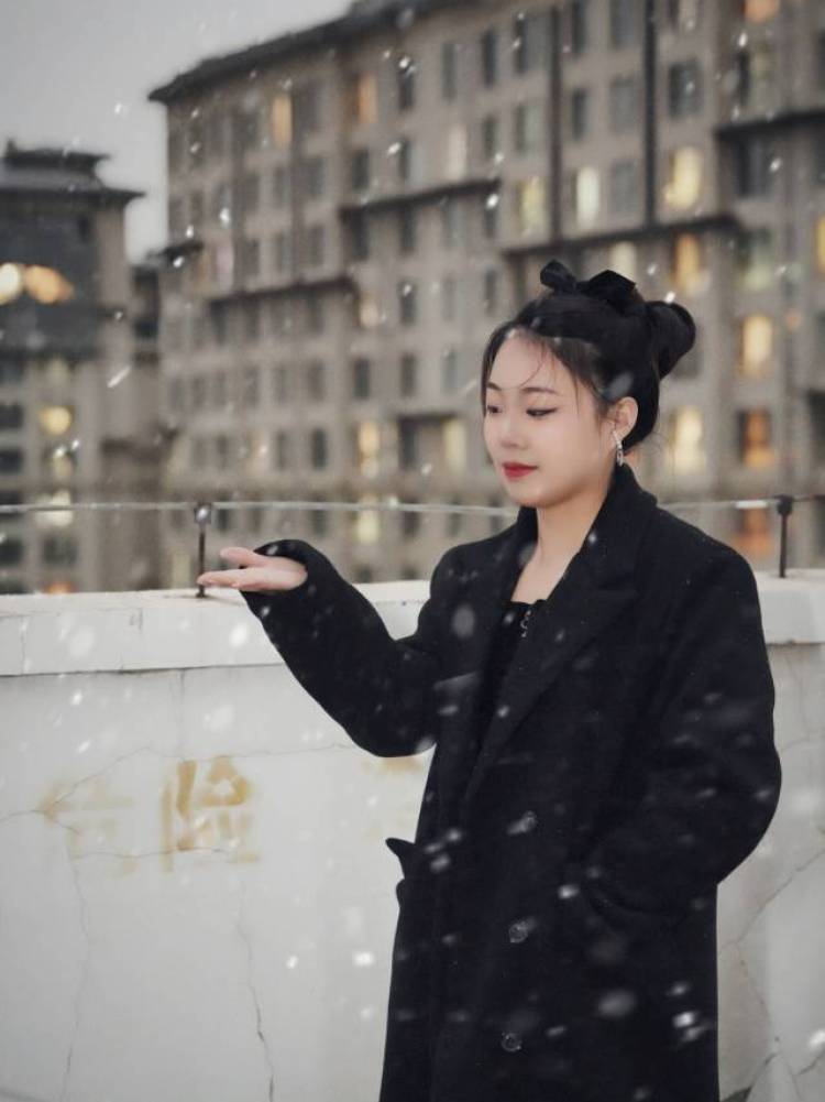 小米-河南省·郑州市·金水区-抖音|快手|某红薯|微博-可以做种草探店，买家秀，开箱测评，做过3年买家秀
摄影师会化妆，剪辑修图，出图快，美工类也擅长