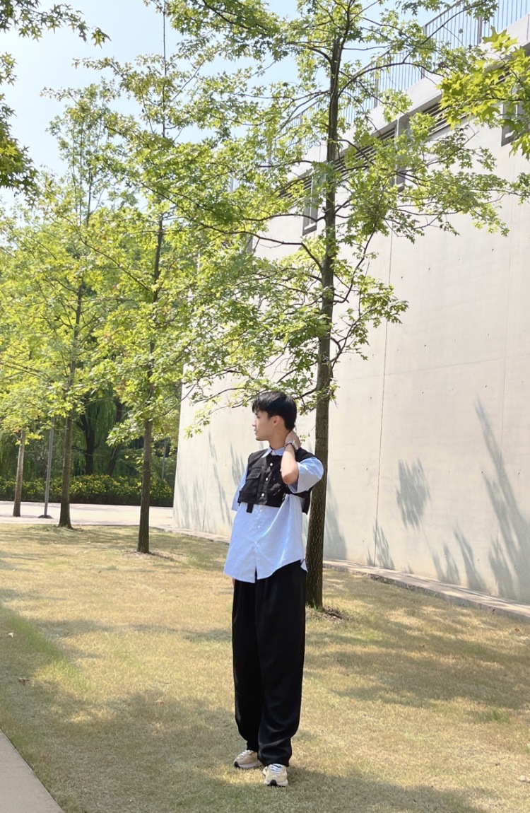 HHH~-海南省·海口市·龙华区-抖音 某红薯 微博-擅长拍照 喜欢服装搭配 经常会发一些搭配的照片还有擅长写文案介绍