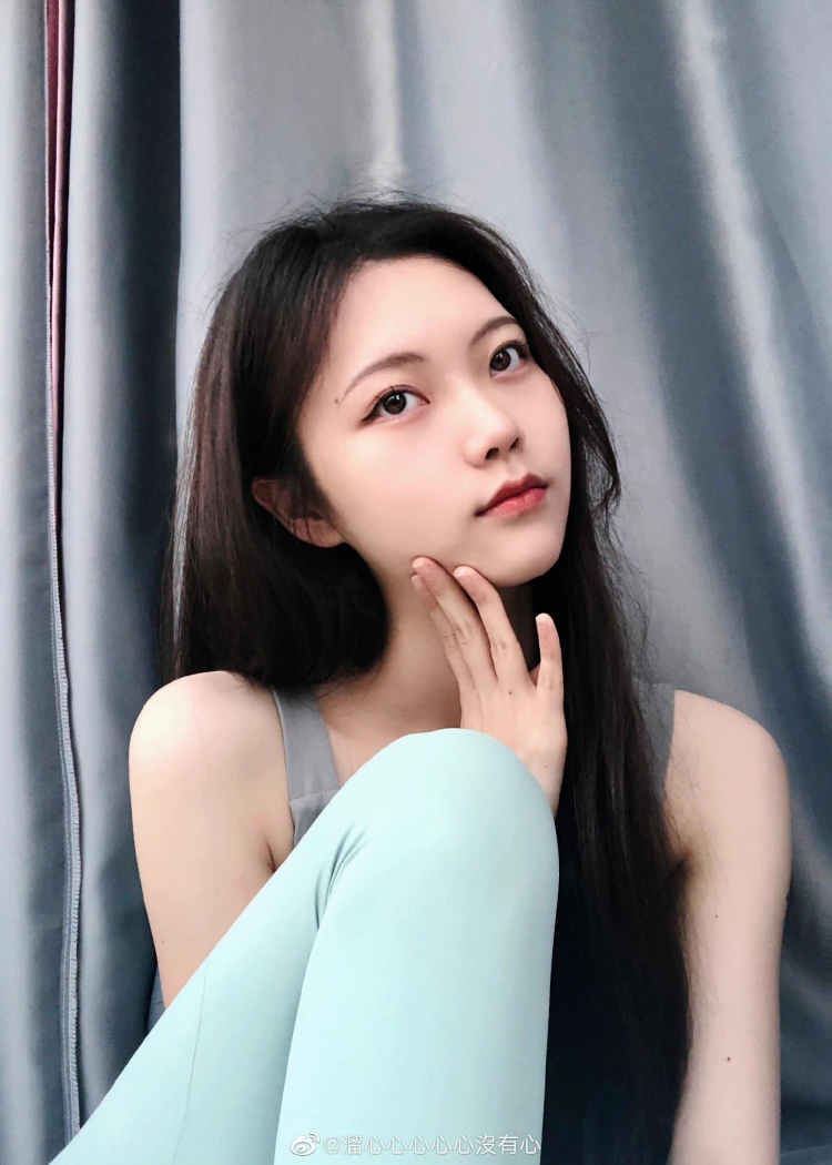 liux1-广东省·深圳市·宝安区--舞蹈生,身高173cm 体重51kg ,想赚零花钱 ,可发某红薯微博抖音 ,骗子别来 ,孩子打工不容易,金主看看孩子吧