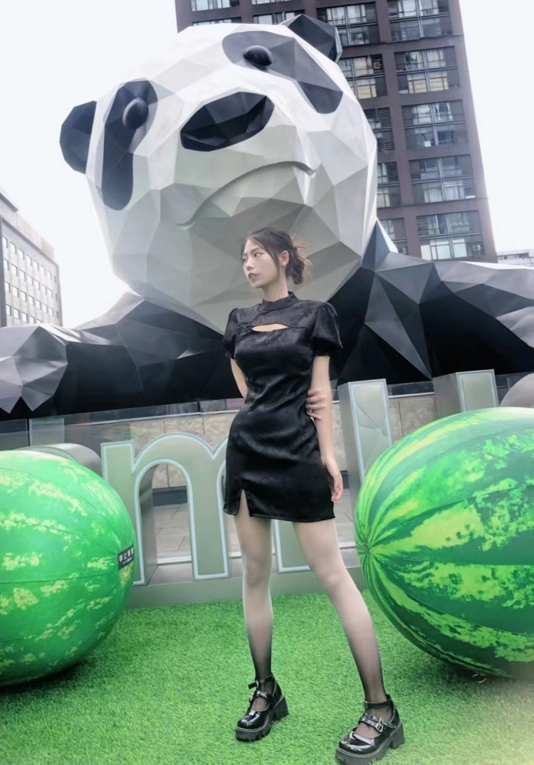 文-湖北省·恩施土家族苗族自治州·来凤县--大学生时间多可重拍
接寄拍 送拍 买家秀
风格多样,可辣妹,甜妹,学生风,气质,运动
身高165
85斤
21岁
自身有一定穿搭经验,镜头经验