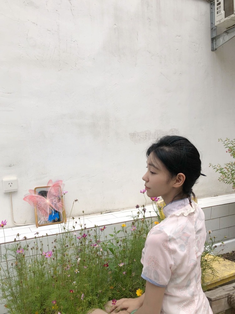 小鲨鱼-山西省·太原市·小店区-抖音 某红薯 b站-大家好我是小鲨鱼
身高170 体重45kg
我是一名在校大学生
会p图 喜欢舞蹈 拍照 也很喜欢和大家分享好用的东西