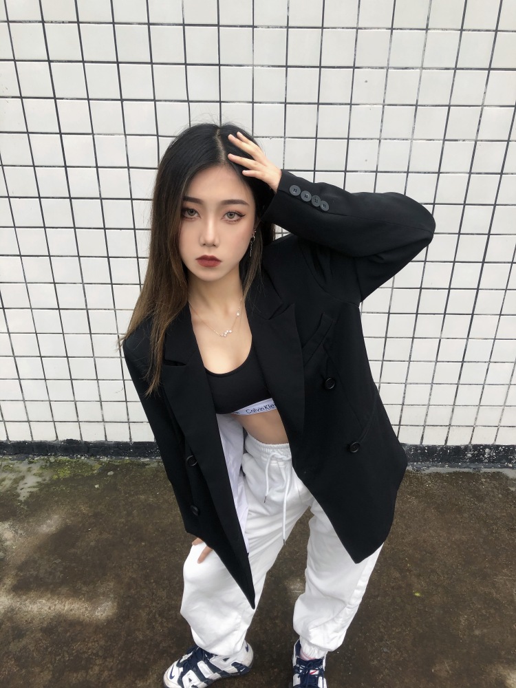 yanlt.-湖南省·湘西土家族苗族自治州·吉首市-抖音、快手、某红薯-喜欢唱歌、弹钢琴、穿搭、美妆,接寄拍、增拍、佣金;形式:买家秀、开箱种草分享。抖音、快手、某红薯均有账号。