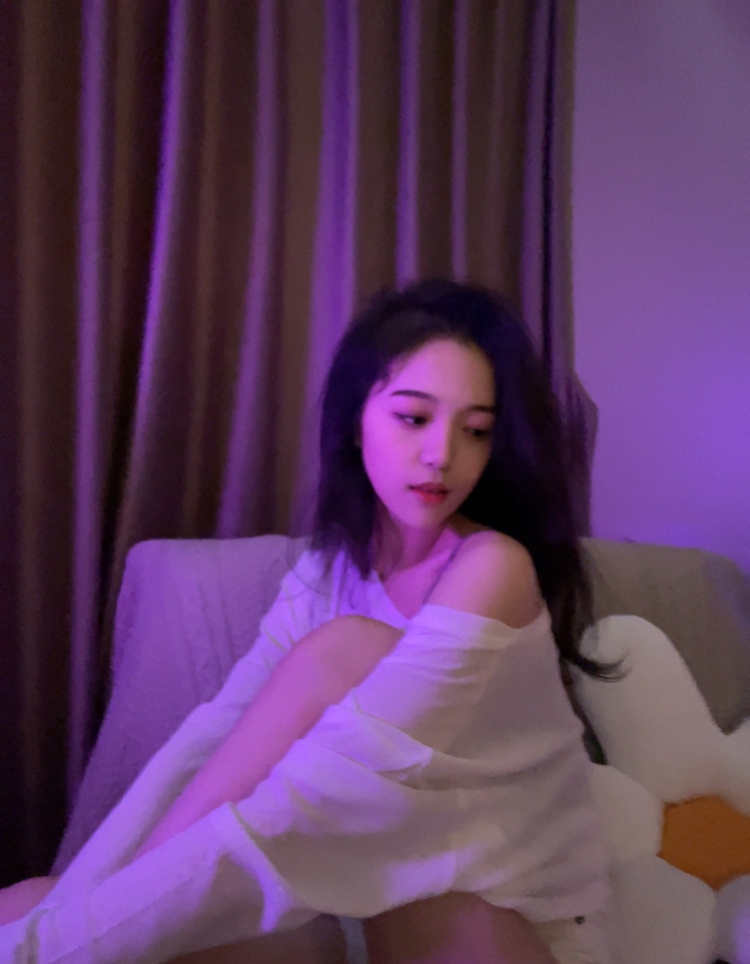 Vivian-江苏省·苏州市·姑苏区-抖音 微博 某红薯-身高168，体重48 ，接约拍、淘宝寄拍、卖家秀买家秀，费用可协商。