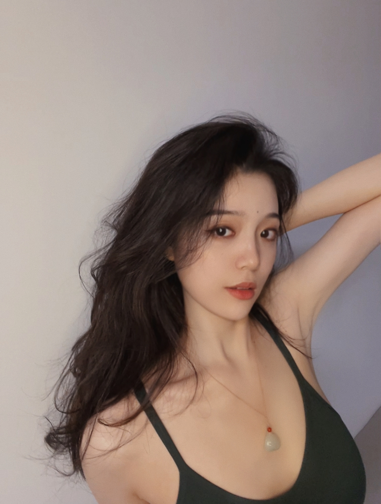 Vivian-江苏省·苏州市·姑苏区-抖音 微博 某红薯-身高168,体重48 ,接约拍、淘宝寄拍、卖家秀买家秀,费用可协商。