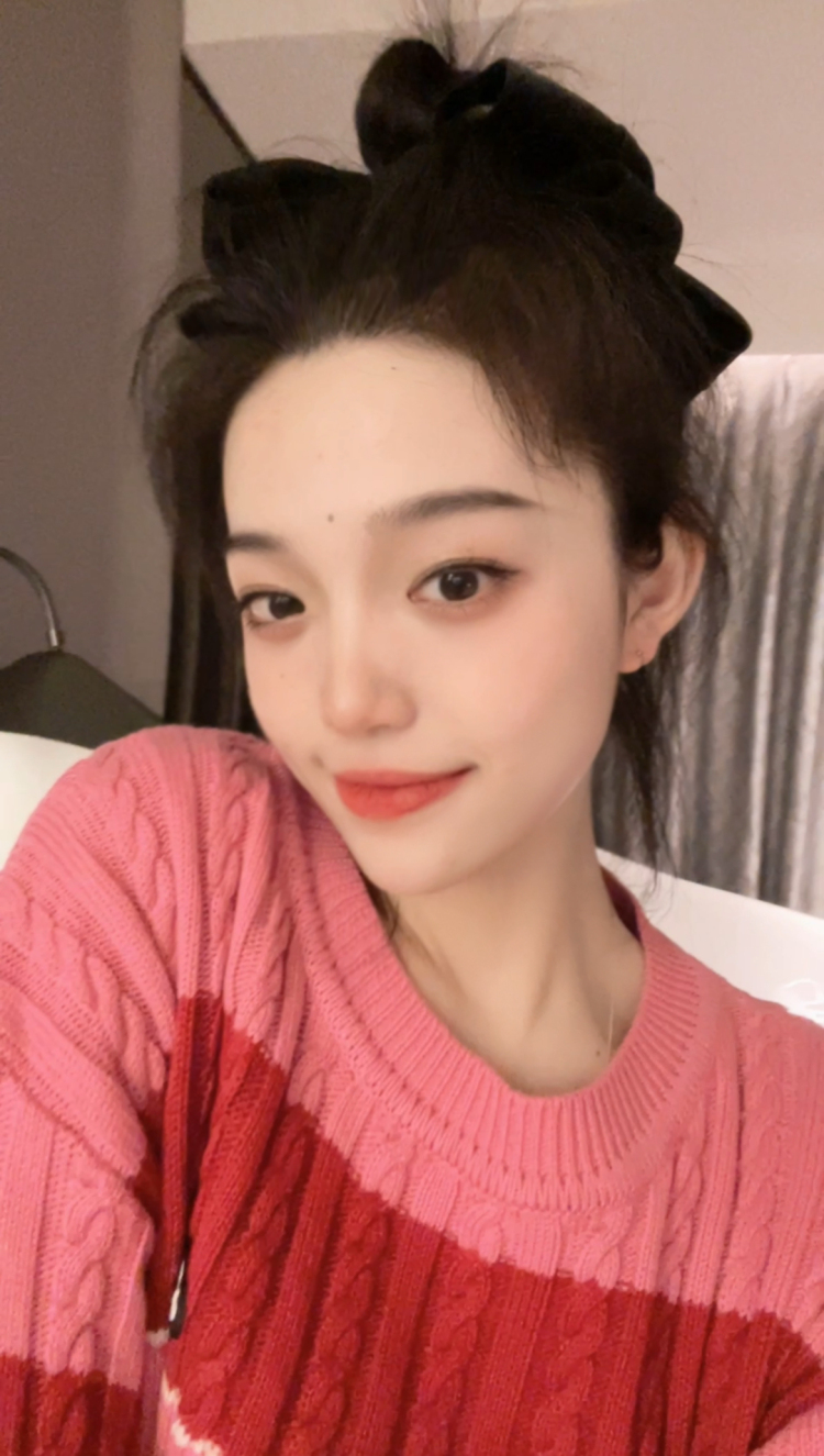 Vivian-江苏省·苏州市·姑苏区-抖音 微博 某红薯-身高168，体重48 ，接约拍、淘宝寄拍、卖家秀买家秀，费用可协商。