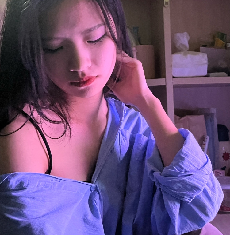 小玉吹泡泡-浙江省·嘉兴市·桐乡市-抖音-接寄拍，买家秀
18岁，身高162 体重92 专业拍照，修图，写文案，可接寄拍，
喜欢自拍，各种风格都OK