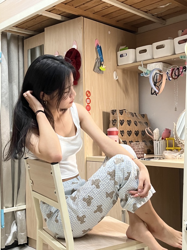 小玉吹泡泡-浙江省·嘉兴市·桐乡市-抖音-接寄拍，买家秀
18岁，身高162 体重92 专业拍照，修图，写文案，可接寄拍，
喜欢自拍，各种风格都OK