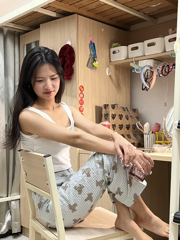 小玉吹泡泡-浙江省·嘉兴市·桐乡市-抖音-接寄拍，买家秀
18岁，身高162 体重92 专业拍照，修图，写文案，可接寄拍，
喜欢自拍，各种风格都OK