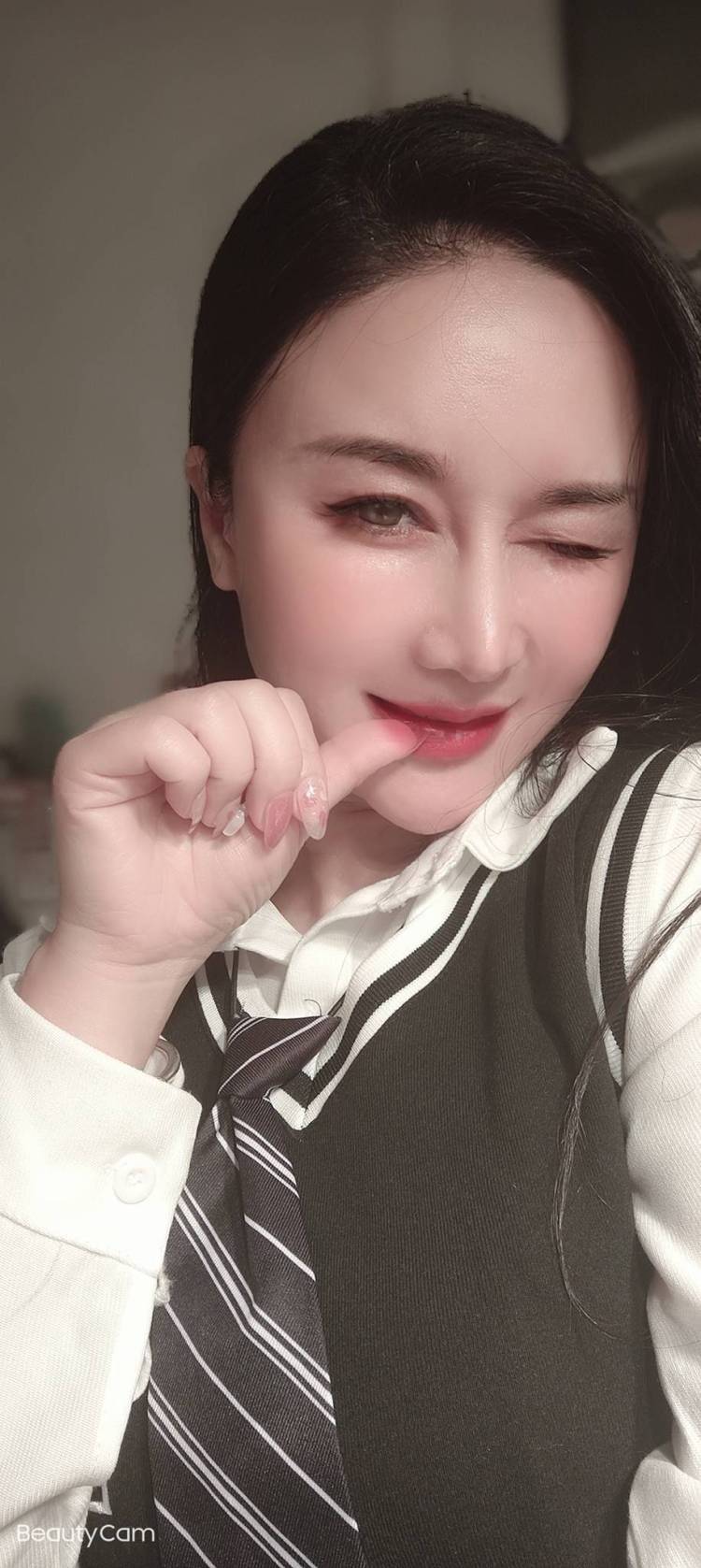 依娜-湖南省·长沙市·雨花区--特长舞蹈 能很好的把握好各种风格照片   网拍 口播 商演都可