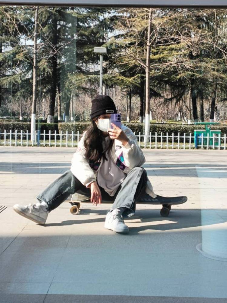 荨熙-陕西省·西安市·高陵区-抖音，b站-在校大学生，会使用ps，风格多变，163,110微胖，可接服装，化妆品，包包，项链，鞋子等